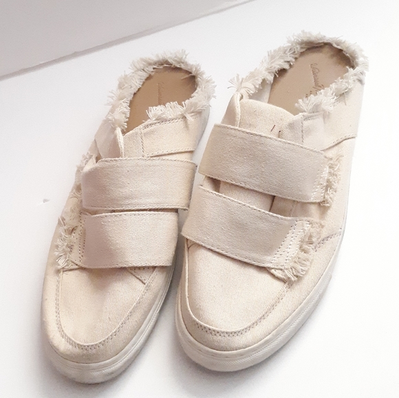 Universal Thread Shoes - BoHo Universal Thred Slip On Canvas Shoes